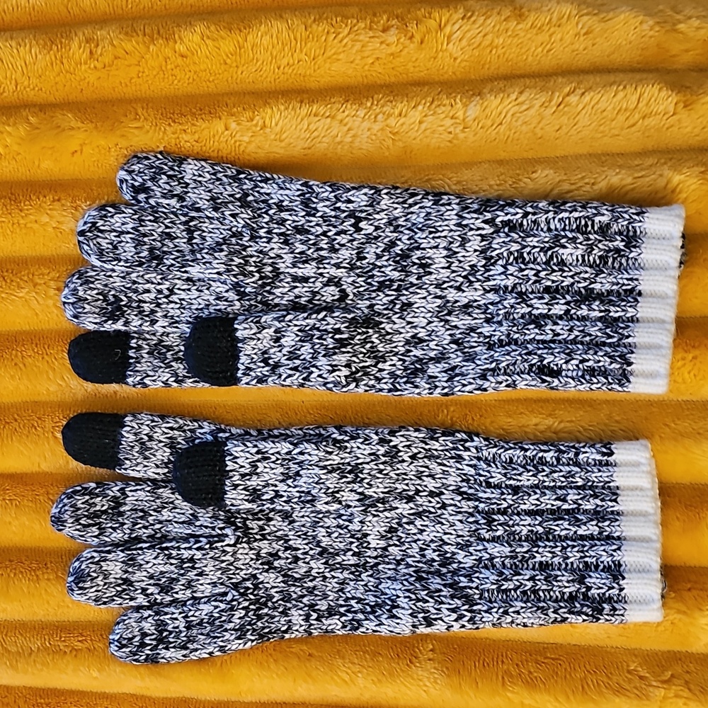 Women's Gloves - Picture 8 of 15
